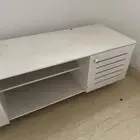 مكتبة تلفزيون على الشرط تحتاج تمسيح بس وعلى الشرط جديده