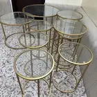 طاولات مع طاولا خدمه