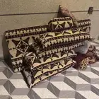 للبيع اربع مساند وطراحتين