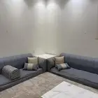كنب ارضي مع طاولات رخام ومكيت