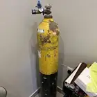 أسطوانة غاز هليوم مع الساعة للبيع مستعجل ..