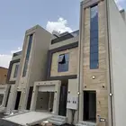 للبيع ادوار ارضيه بحوش وروفات علويه بدرج داخلى وخارجي