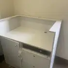 كاونتر صغير مع كاشير