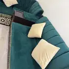 كنب مستعمل نظيف مع ثلاث طاولات وسط وطاوله كبيره