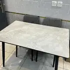 طاولة طعام