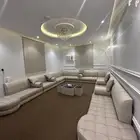 شقة ثلاث عرف مؤثثه بالوسام بالطايف