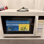 مكرويف LG لون ابيض بحالة ممتازه نظيف