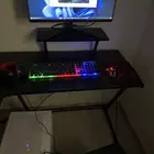 PC جديد شاشة موس كيبورد جديد نظيفة كرسي طاولة للبيع