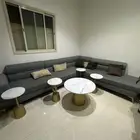 كنب حرف L مع طقم طاولات