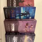 10 كتب انجليزية  divergent  the summer i turned pretty