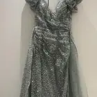 فستان للبيع استخدام ساعات قليله
