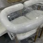 طقم طاولة و كراسي فاخرة تصميم عصري يضيف لمسة فخمة