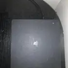 جهاز ps4للبيع و مع يده اصليه و جميع الاسلاك.ون تيرا