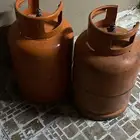 سطوانات واحده فيه نص واحده فاضيه