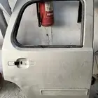 باب يوكن ذهبي خلفي وكالة فيه مشخ بسيط من 2007 الى 2014