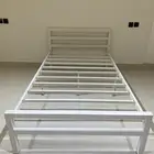 سرير معدني ابيض مقاس 200 120 بتصميم ناعم مميز