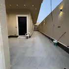 للبيع تاون هاوس ارضي ب سطح خاص حي الجنادريه