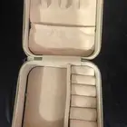 حاملة اساور مقسمه نظيفه
