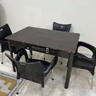 طاوله واربع كراسي
