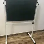 سبورة بوجهين قلم وطباشير