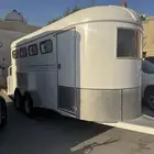 عربه نقل خيل مستورده وخفيفه تحمل 4 روس للبيع