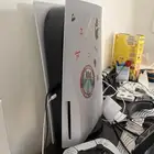 سوني 5كامله مع أغراضها معاها يدنين على السوم