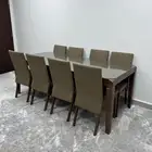 طاولة طعام مع الكراسي