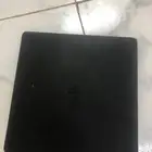 بلاستيشن فور مع يده واسلاكها
