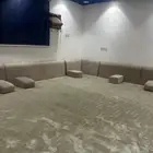 فرشه قطعتين و 6مخاد طويله و وحده قصيره و زاويتين و 6 مراكي