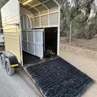 عربه لنقل الخيل داخل القصيم وخارجها