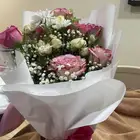 عندي اربع باقات ورد للبيع