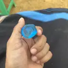 حجر كريم على اسوم والي عنده خبره. في الاحجار يفيدنا