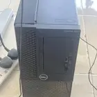 كمبيوتر مكتبي و شاشه