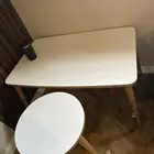 طاولة صاله كبيره مع ثنتين صغار جديده مافيها اي خلل أبيع 150