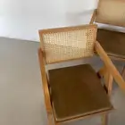 كراسي وطاولات