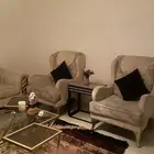 اثاث فاخر كنب وسجادة وطاولات ونجفة
