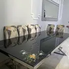 طاولة وسبع كراسي