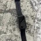 ساعه للبيع استخدام قليل جدا فيها خدش و يجي شاحنها معاها