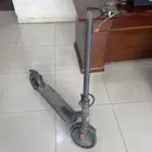 سكوتر كهربائي واقف