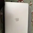 ماك بوك برو وساعة ابل