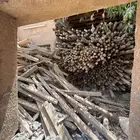 خشب و مرابيع و جكات حديد عدد كثير جد ا