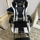 كرسي قيمنق استعمال قليل معاه مسند ارجل و لضهر و جهاز مساج