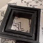 ثلاث ارفف سوداء