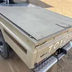 سطحه طبق. للبيع شاص لونه بيج