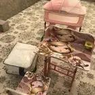 مفرش سرير اطفال وطاوله وكرسي اطفال كلها بحاله ممتازه