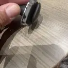 حجر صغير ينجذب للمغنطيس