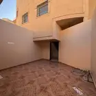 دور علوي للايجار شرق بريدة خلف مركز طابا سنتر