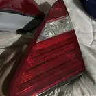 انوار لكزس ورا 2005 وواحد قدام جهت اليسار 2003