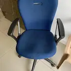 كرسيين و مكتب كرسي مكتب للبيع