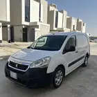 للبيع فان بضايع بيجو 2018 بنزين
